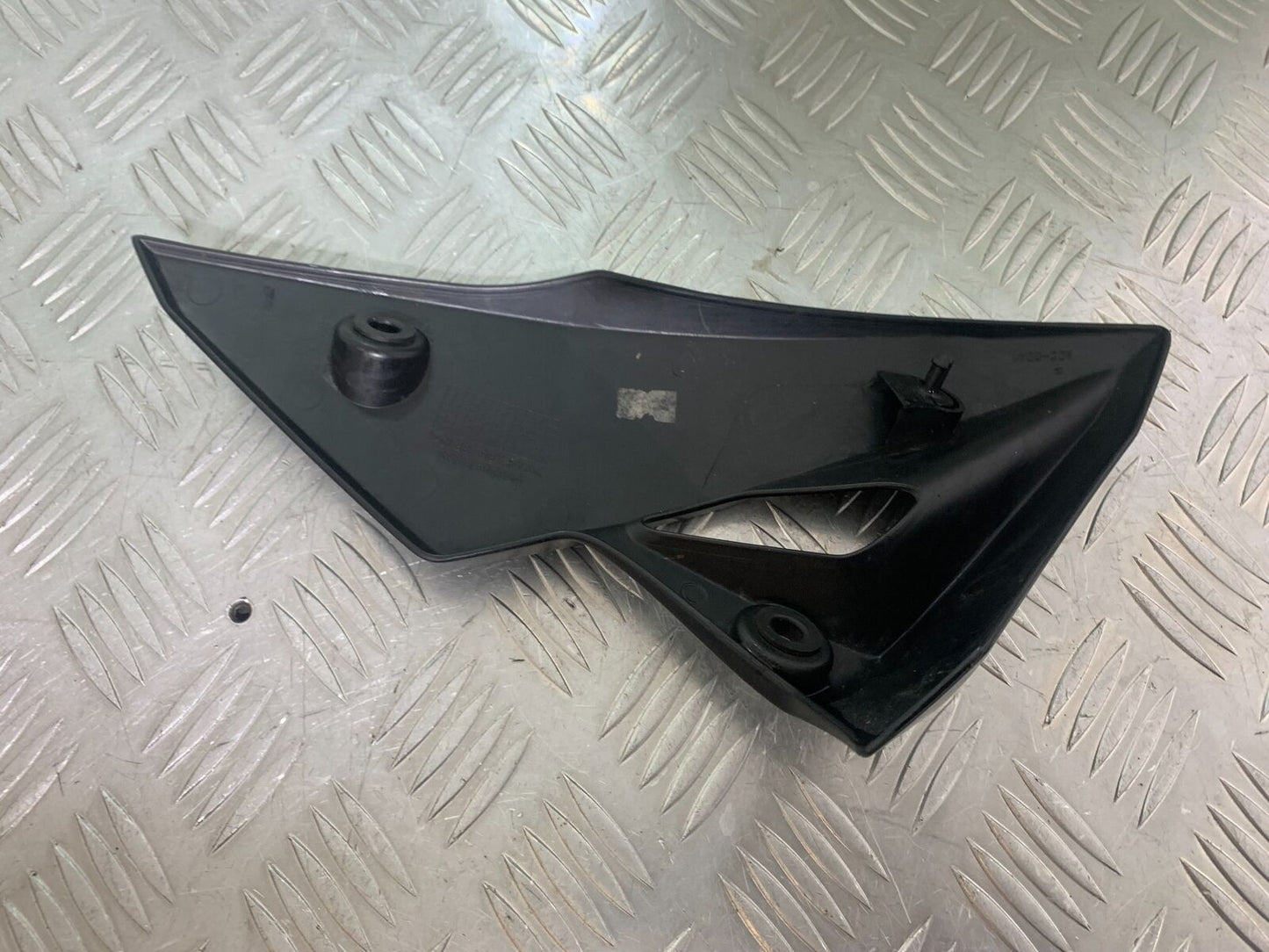 KAWASAKI Z800 Z 800 RIGHT BELLYPAN YEAR 2013-2017 (CMB1059)