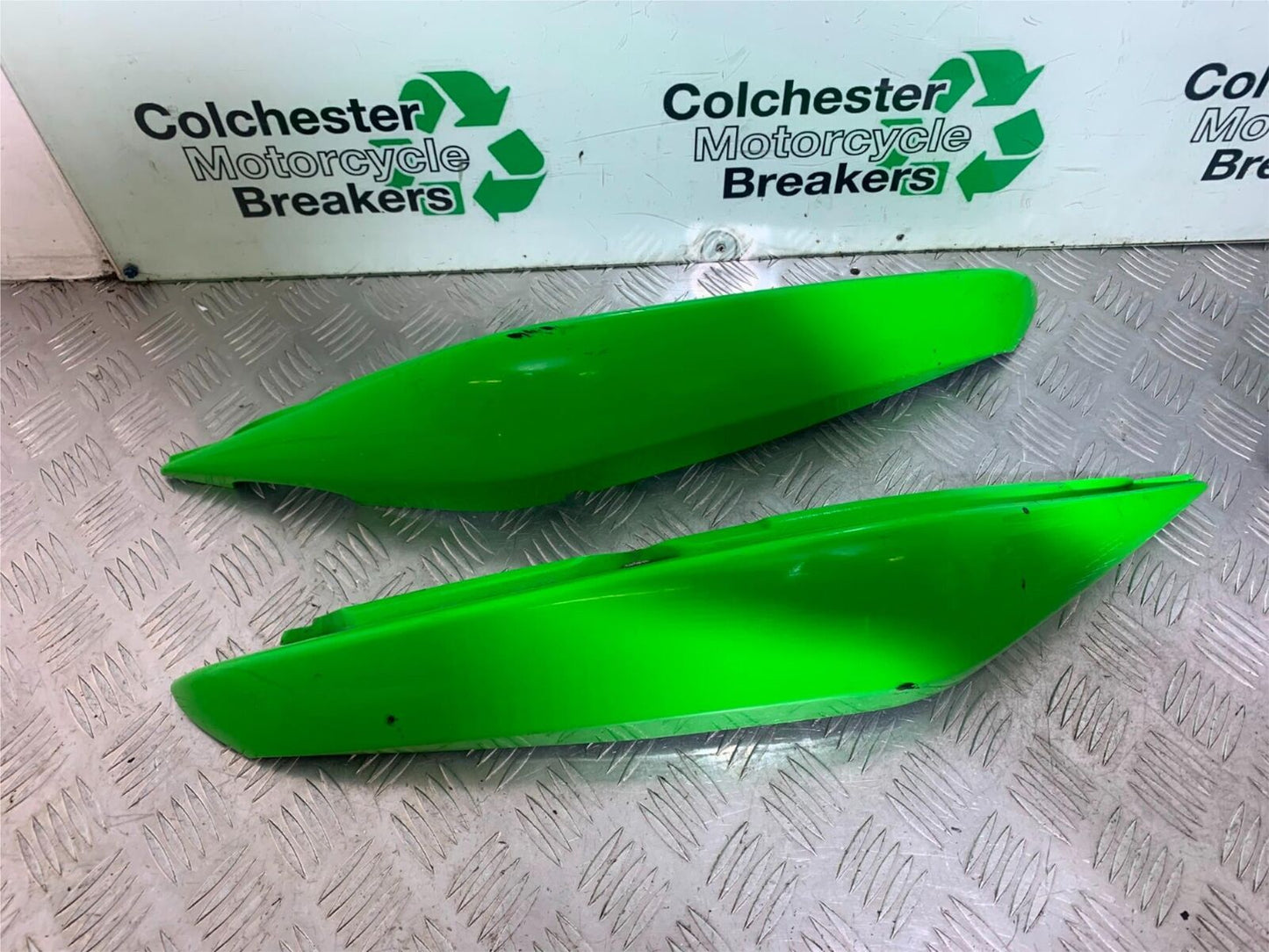 KAWASAKI ER6 F LEFT AND RIGHT SEAT PANELS YEAR 2005-2008 (CMB1098)