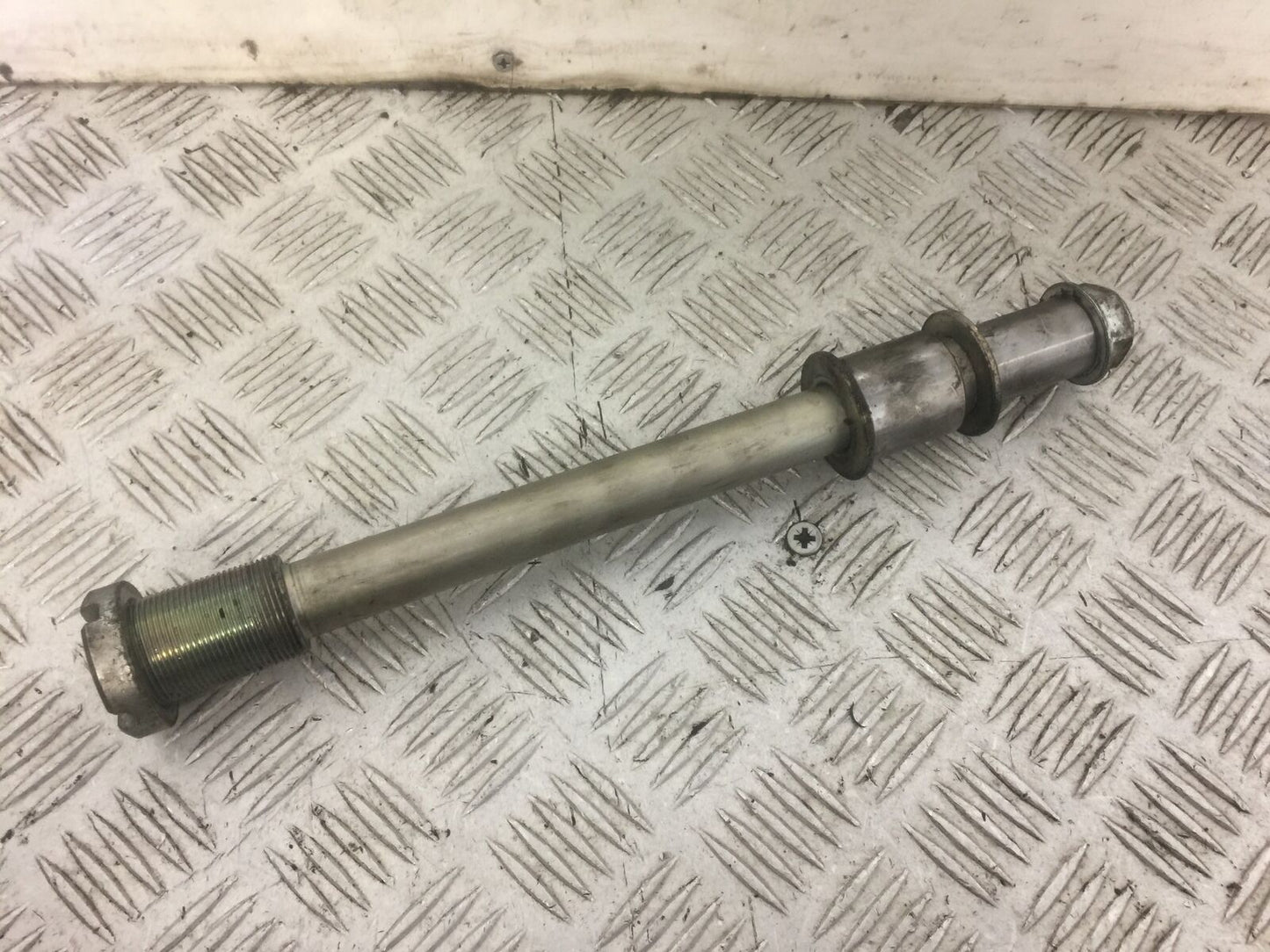 SUZUKI GSXR750 K6 K7 SWINGARM SPINDLE YEAR 2007 (STOCK 634)