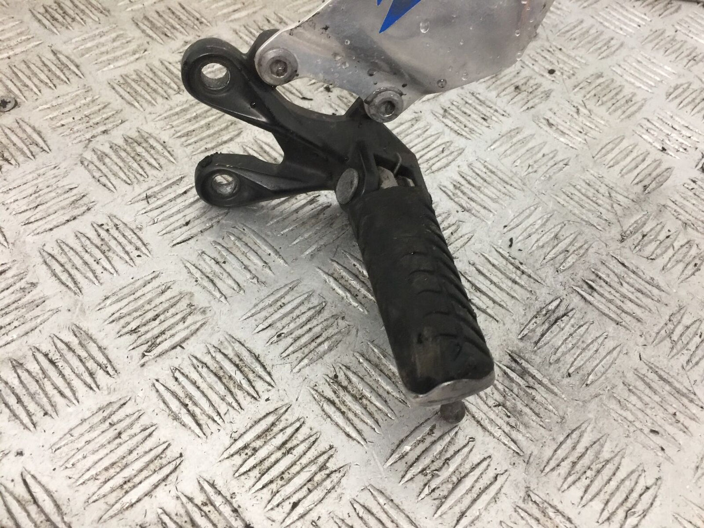 KAWASAKI ZZR1400 ZZR 1400 FRONT LEFT HANGER YEAR 2007-11(STOCK 893)