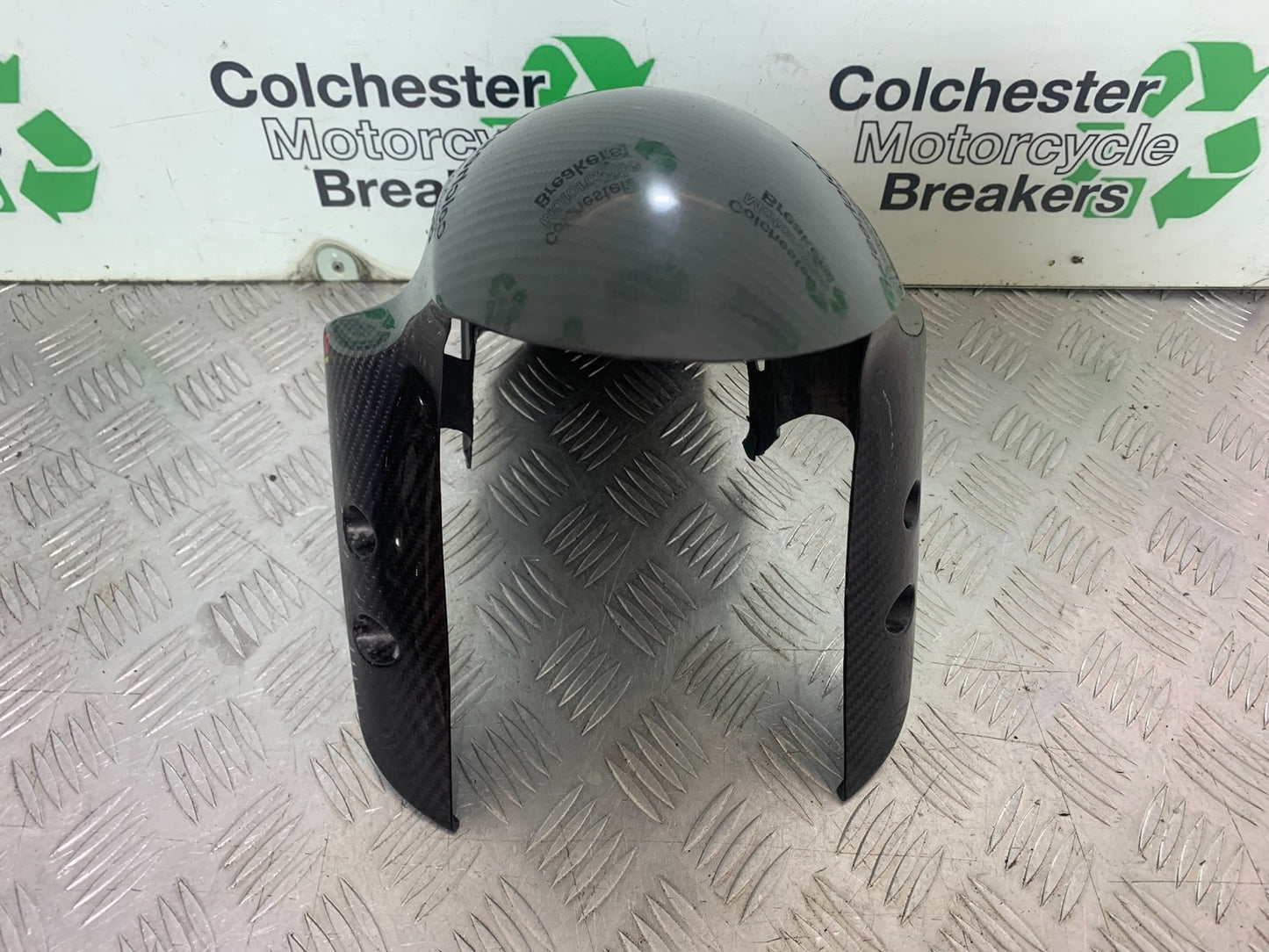 YAMAHA YZF R1 14 B BIG BANG CARBON FRONT MUDGUARD 2009-14 (CMB1175)
