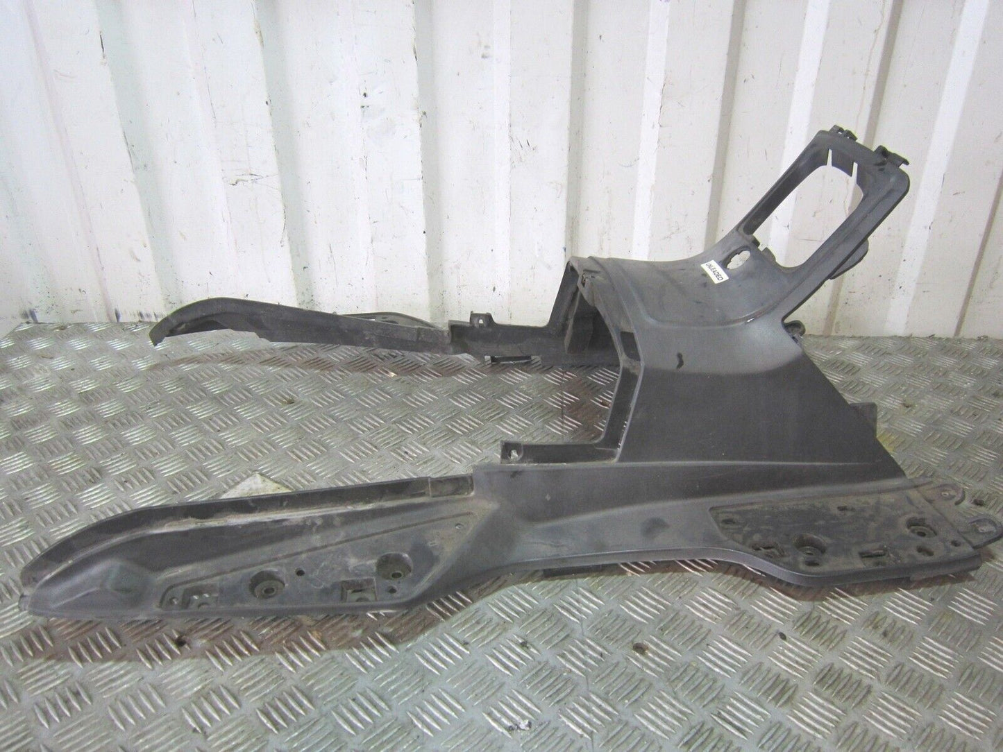 SUZUKI AN400 AN 400 BURGMAN FOOTBOARD YEAR 2002 (CARBED MODEL)