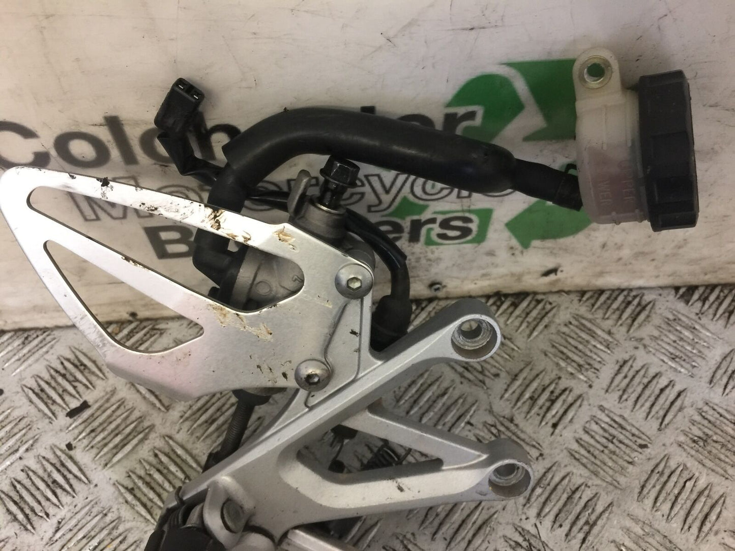 HONDA CBR600 CBR 600 F4I SPORT FRONT RIGHT HANGER YEAR 2001-04 (STOCK 717)