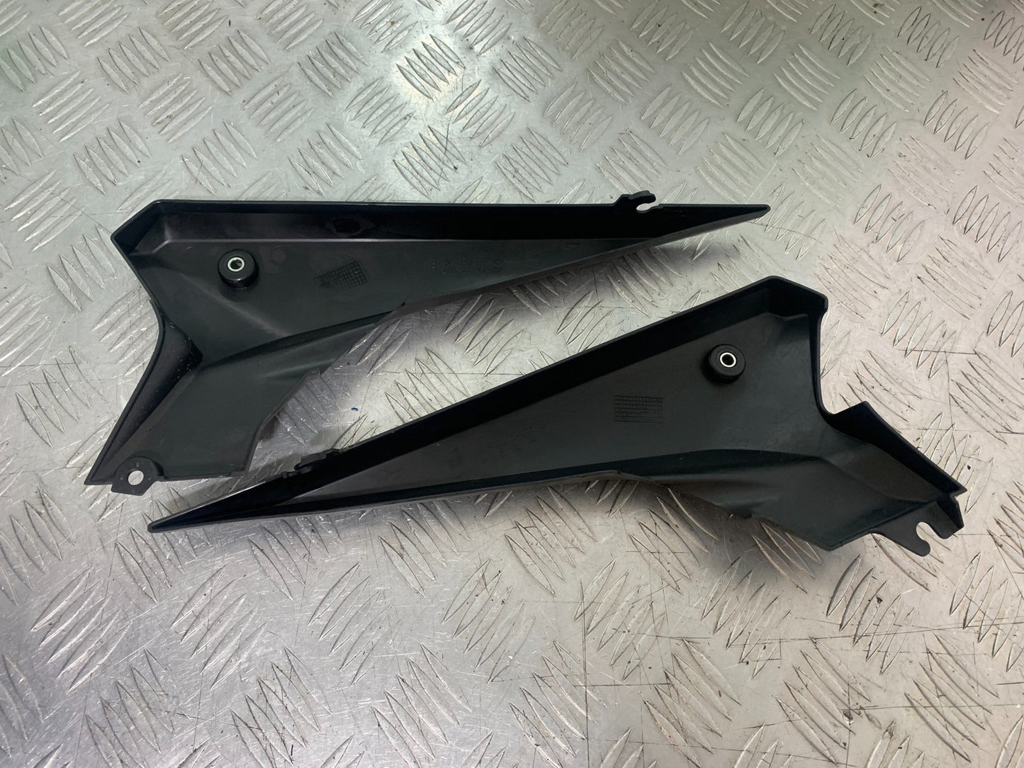 YAMAHA XJ6 XJ6-S LEFT AND RIGHT SIDE COVERS YEAR 2009-2015 (CMB1212)