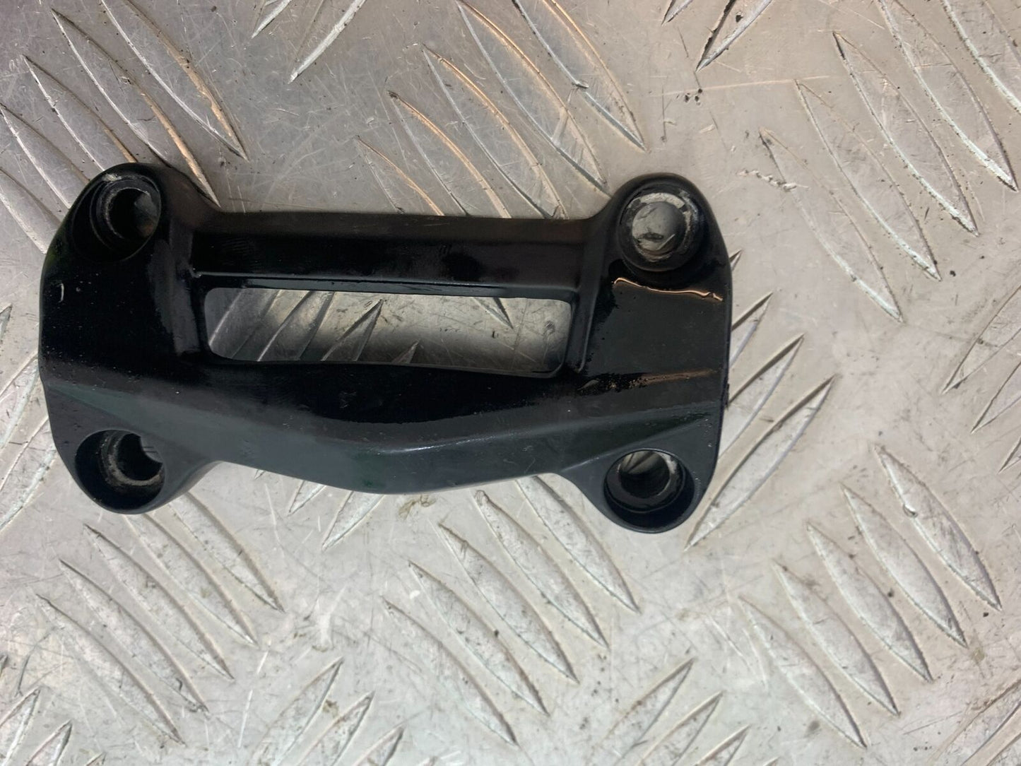 BENELLI TORNADO TNT 125 HANDLEBAR CLAMP YEAR 2024 (CMB1090)
