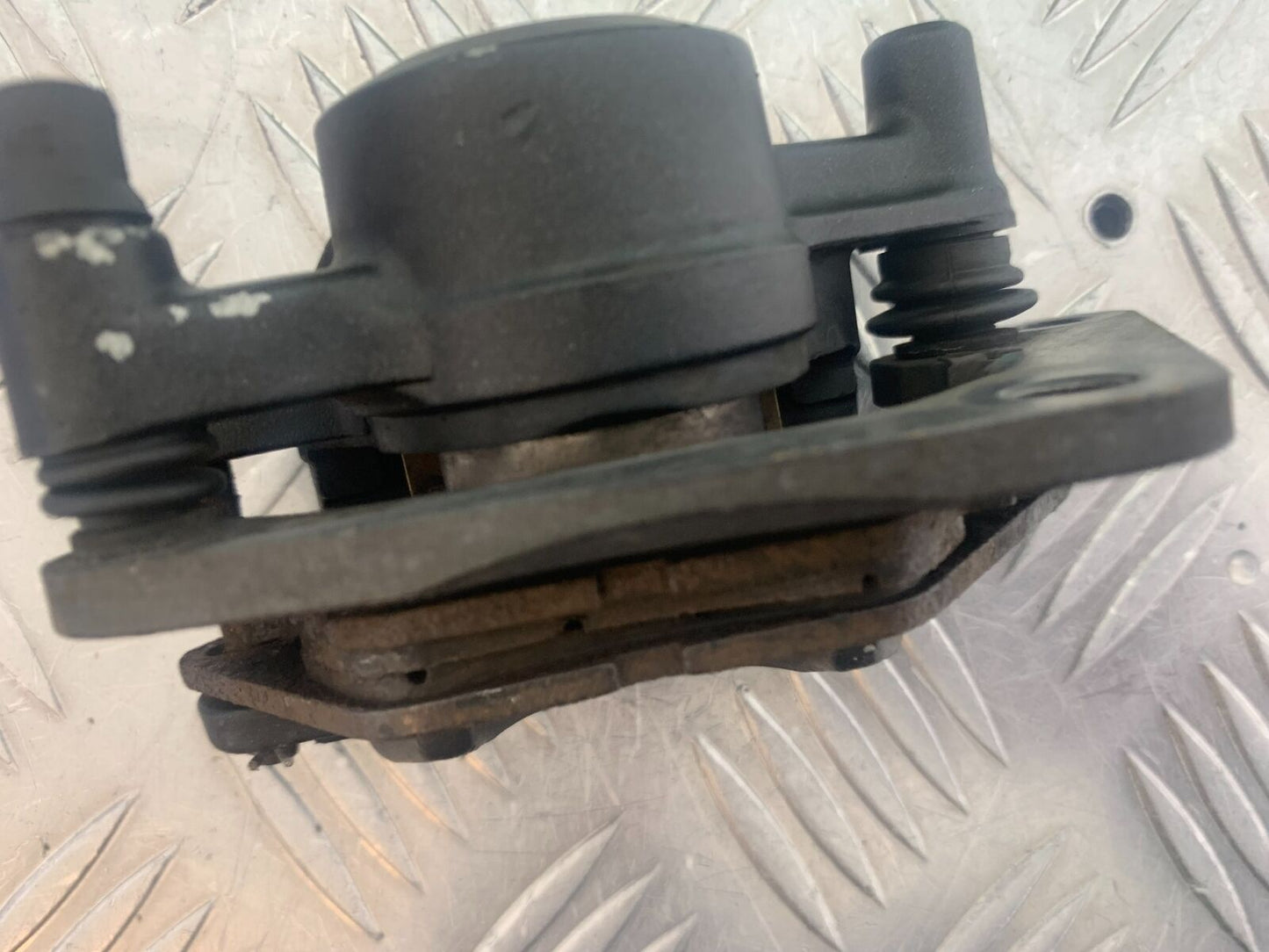 YAMAHA YS125 YS 125 FRONT BRAKE CALIPER YEAR 2017-2021 (CMB1053)