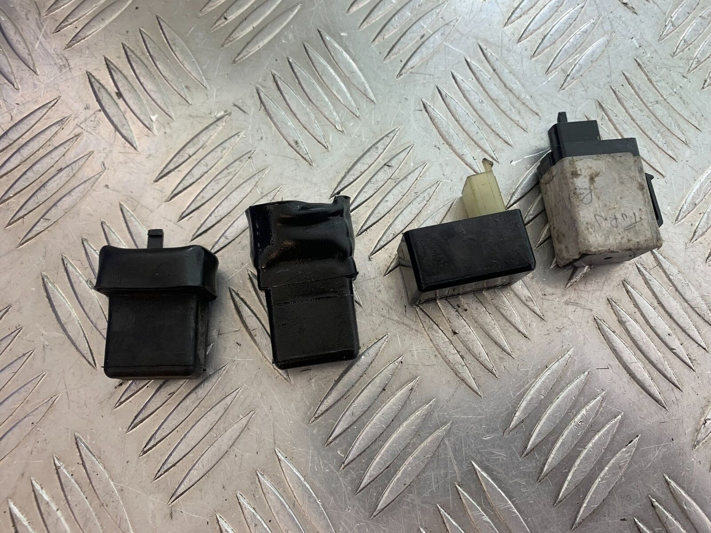 HONDA VFR750 VFR 750 FL-M-N-P RELAYS YEAR 1990-93 (CMB1093)
