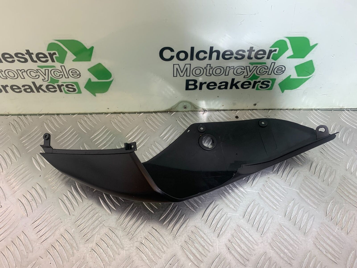 DUCATI 1199 PANIGALE RIGHT SEAT PANEL YEAR 2012-2014 (CMB1047)