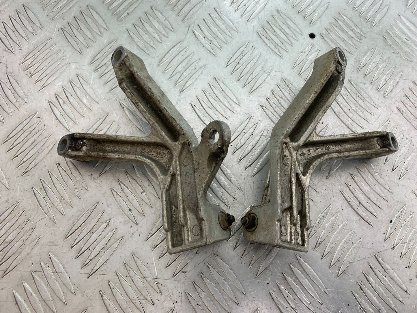 YAMAHA YZF600 YZF 600 THUNDERCAT REAR HANGERS 1996-2003 (CMB1105)