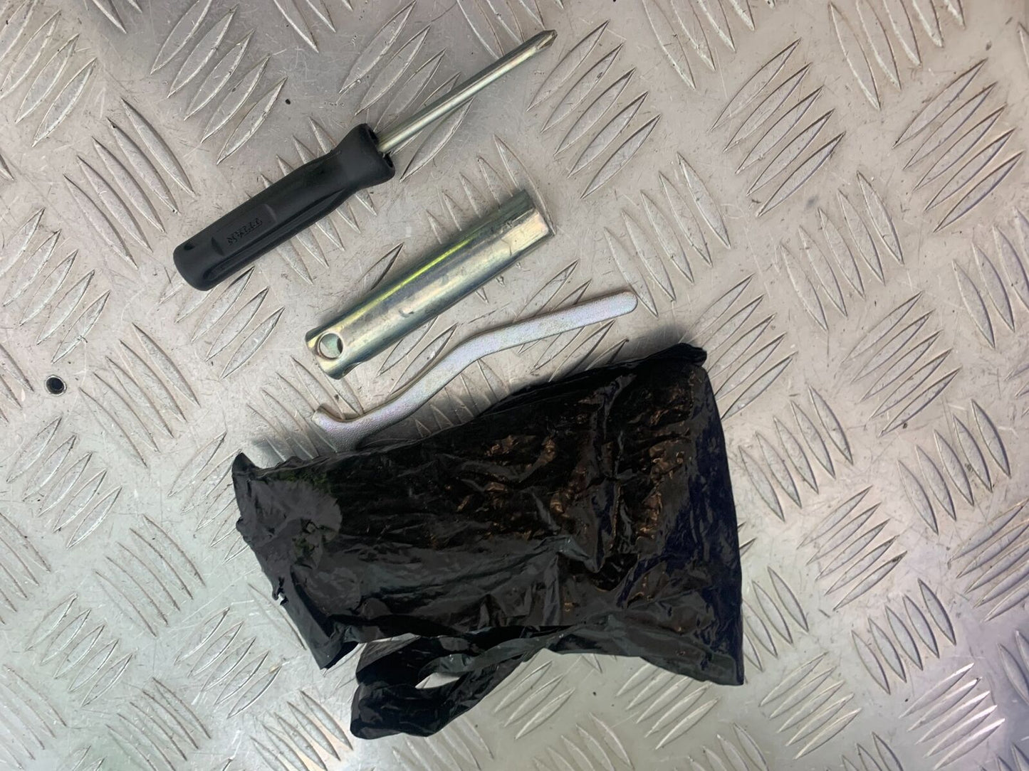 PIAGGIO VESPA GTS 300 TOOLS YEAR 2010 (CMB1062)
