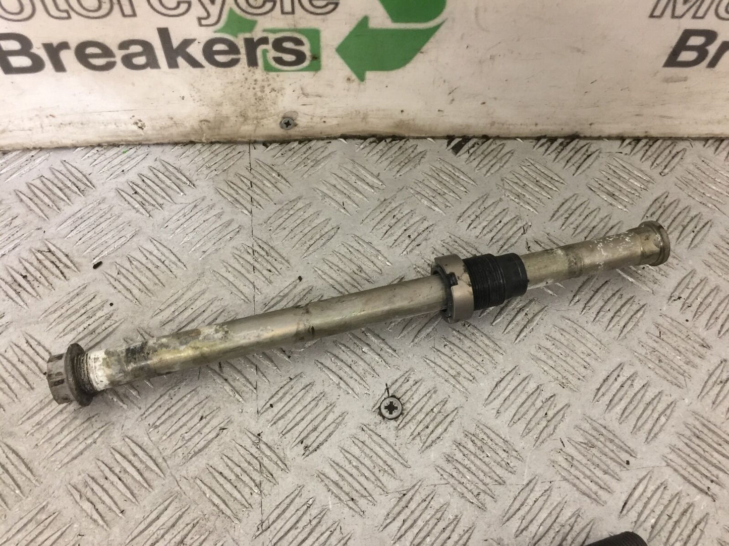 KAWASAKI VERSYS 1000 KLZ 1000 SWINGARM SPINDLE YEAR 2015-18 (STOCK 817)