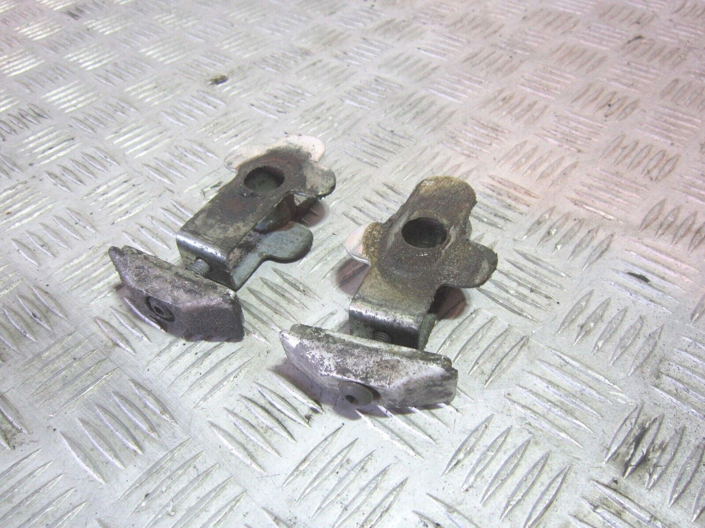 SUZUKI GSF600 BANDIT REAR CHAIN ADJUSTERS YEAR 1998