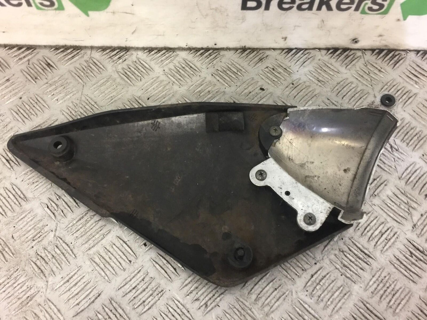SUZUKI GSF600 GSF 600 BANDIT LEFT SEAT PANEL YEAR 2002 STOCK 416