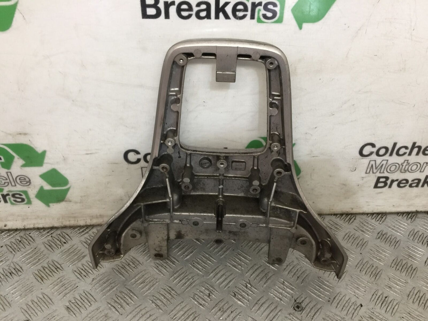 SUZUKI AN 250 BURGMAN BACK REST YEAR 1999 (STOCK 881)