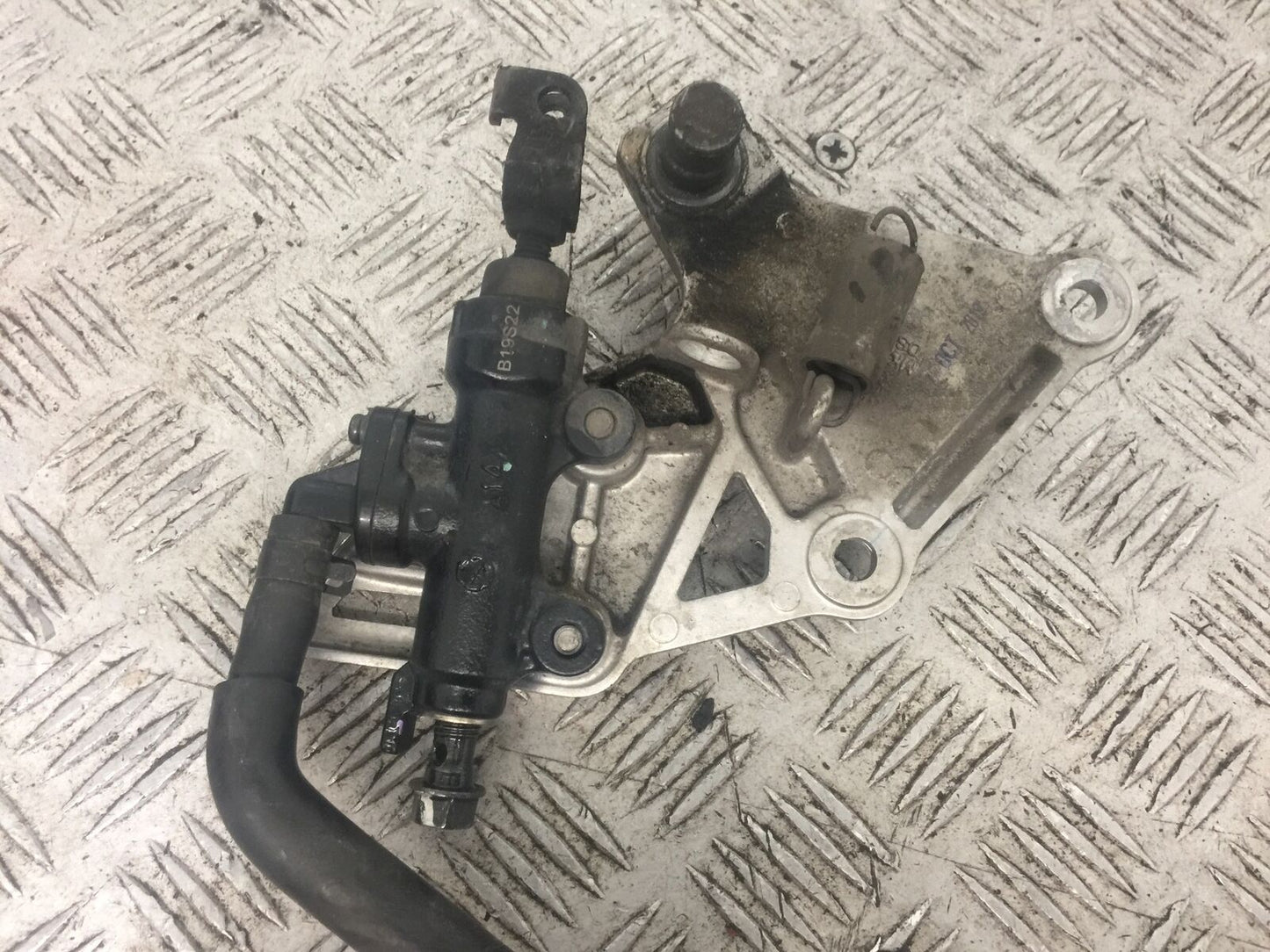 HONDA CB650 R CB 650 R FRONT RIGHT HANGER YEAR 2019-2021 (STOCK 776)