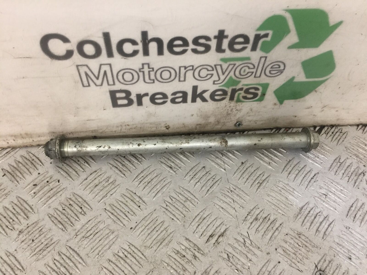 KAWASAKI ZX6R ZX6 J SWINGARM SPINDLE YEAR 2000 (STOCK 836)