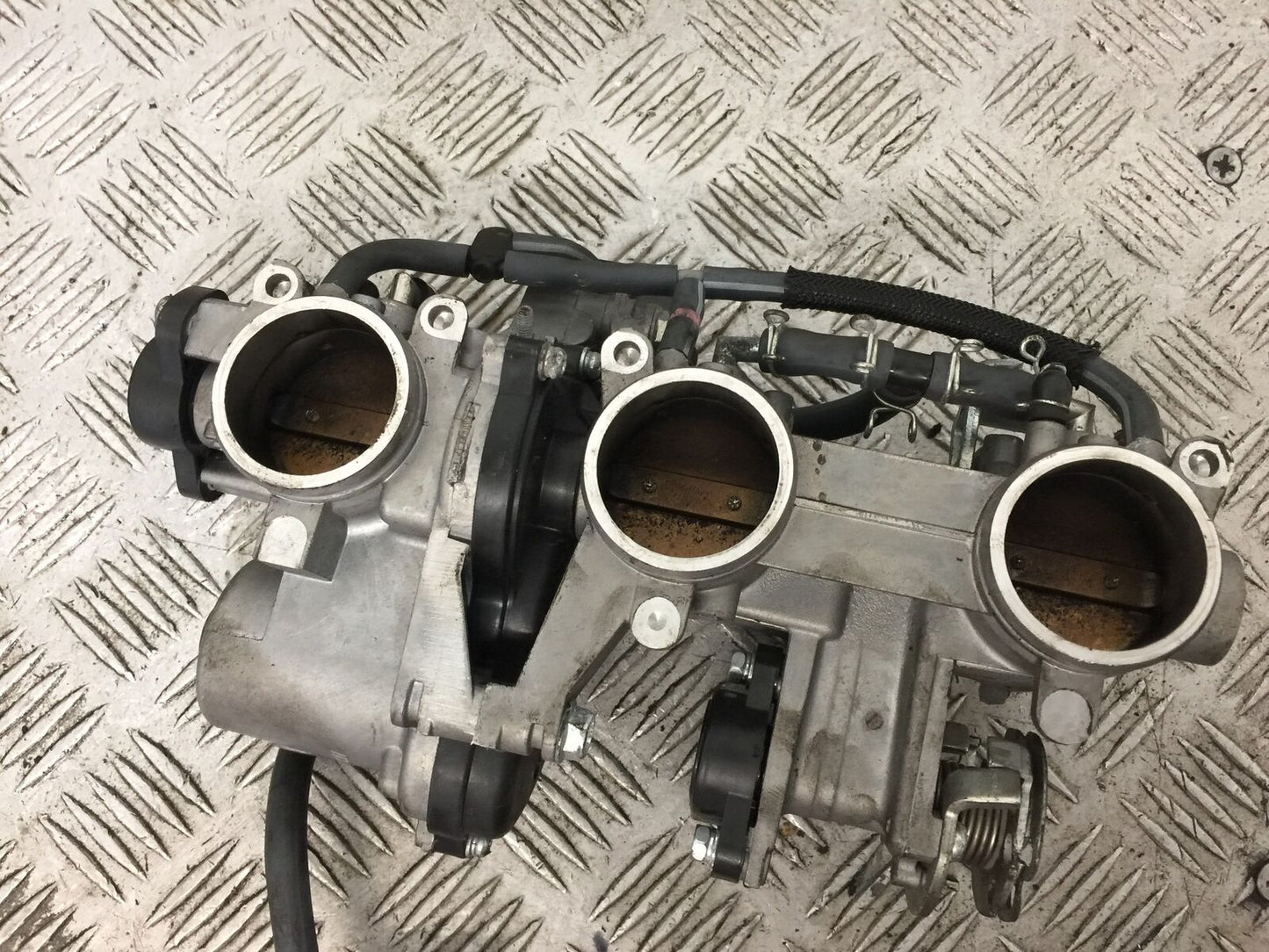 YAMAHA MT09 MT-09 THROTTLE BODIES YEAR 2018 (STOCK 906)