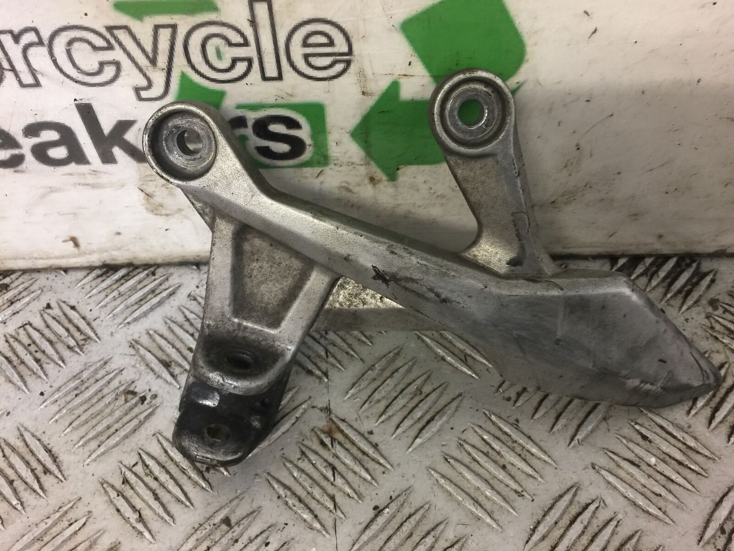 HONDA CBR 500 R CBR500 R FRONT LEFT HANGER YEAR 2017 (STOCK 521)
