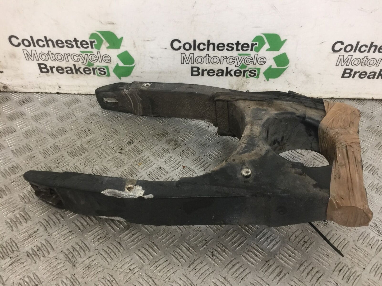 TRIUMPH 600 SPEED FOUR SWINGARM YEAR 2002 (STOCK 756)