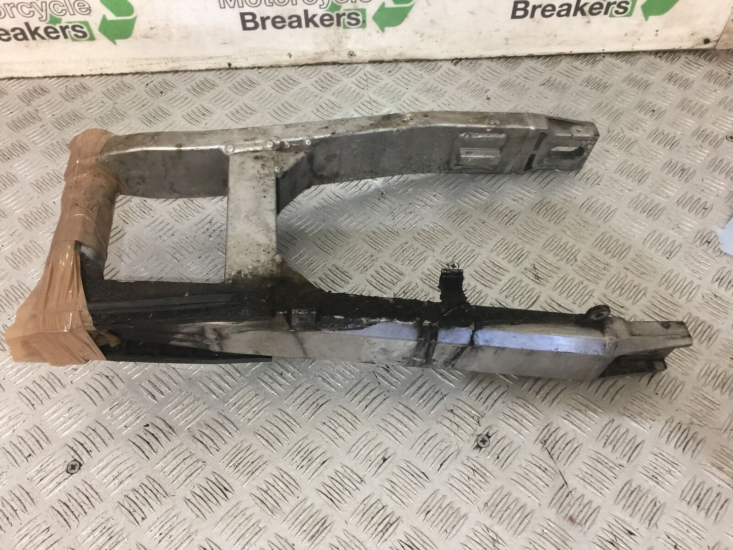 KAWASAKI ZZR1200 ZZR 1200 SWINGARM 2002-2005 (STOCK 745)