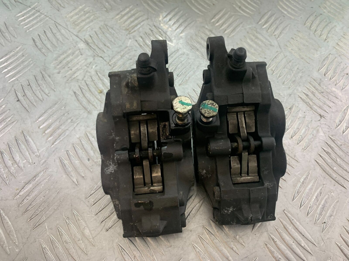 TRIUMPH 955i SPRINT ST FRONT BRAKE CALIPERS YEAR 1999-2004 (CMB1124)