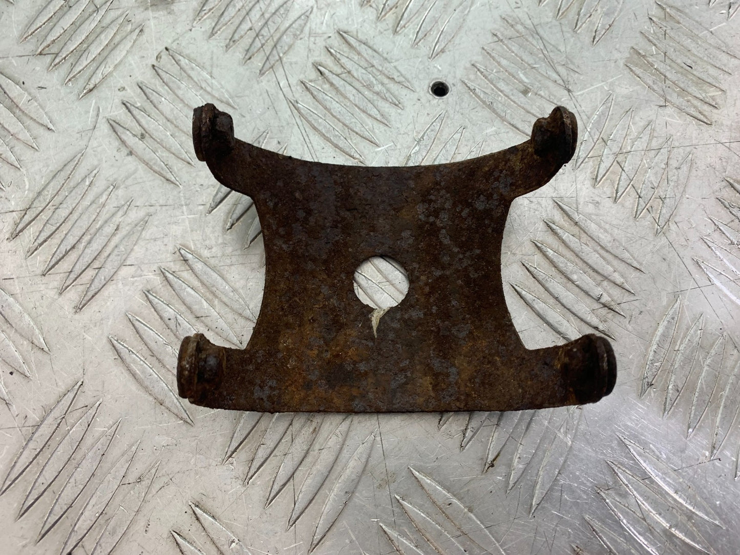 HONDA CBF125 CBF 125 FRONT MUDGUARD BRACKET YEAR 2009-14 (CMB1182)