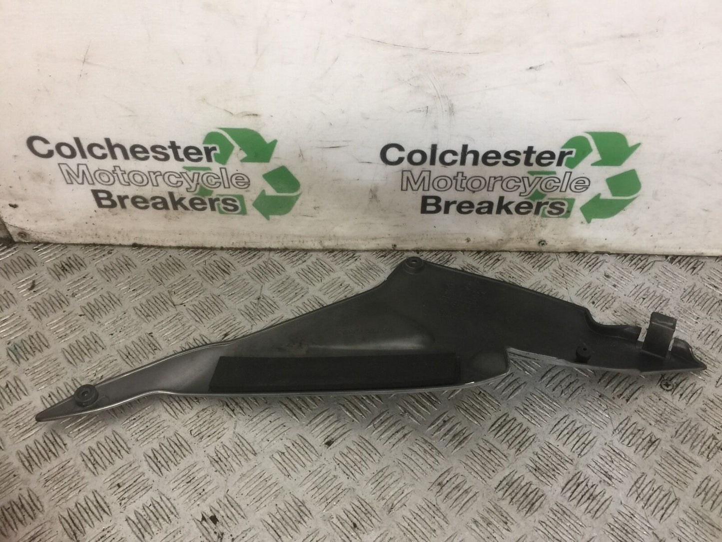 APRILIA RSV1000 RSV 1000 LEFT SEAT PANEL YEAR 1999 2000 (STOCK 770)