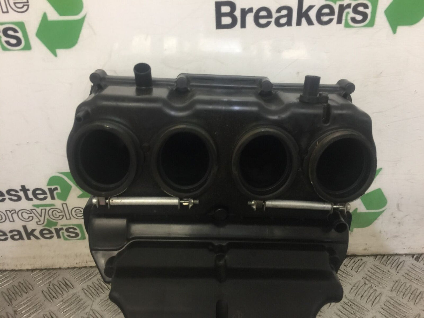 KAWASAKI Z1000 ZR1000 (ABS) AIRBOX YEAR 2015 (STOCK 636)