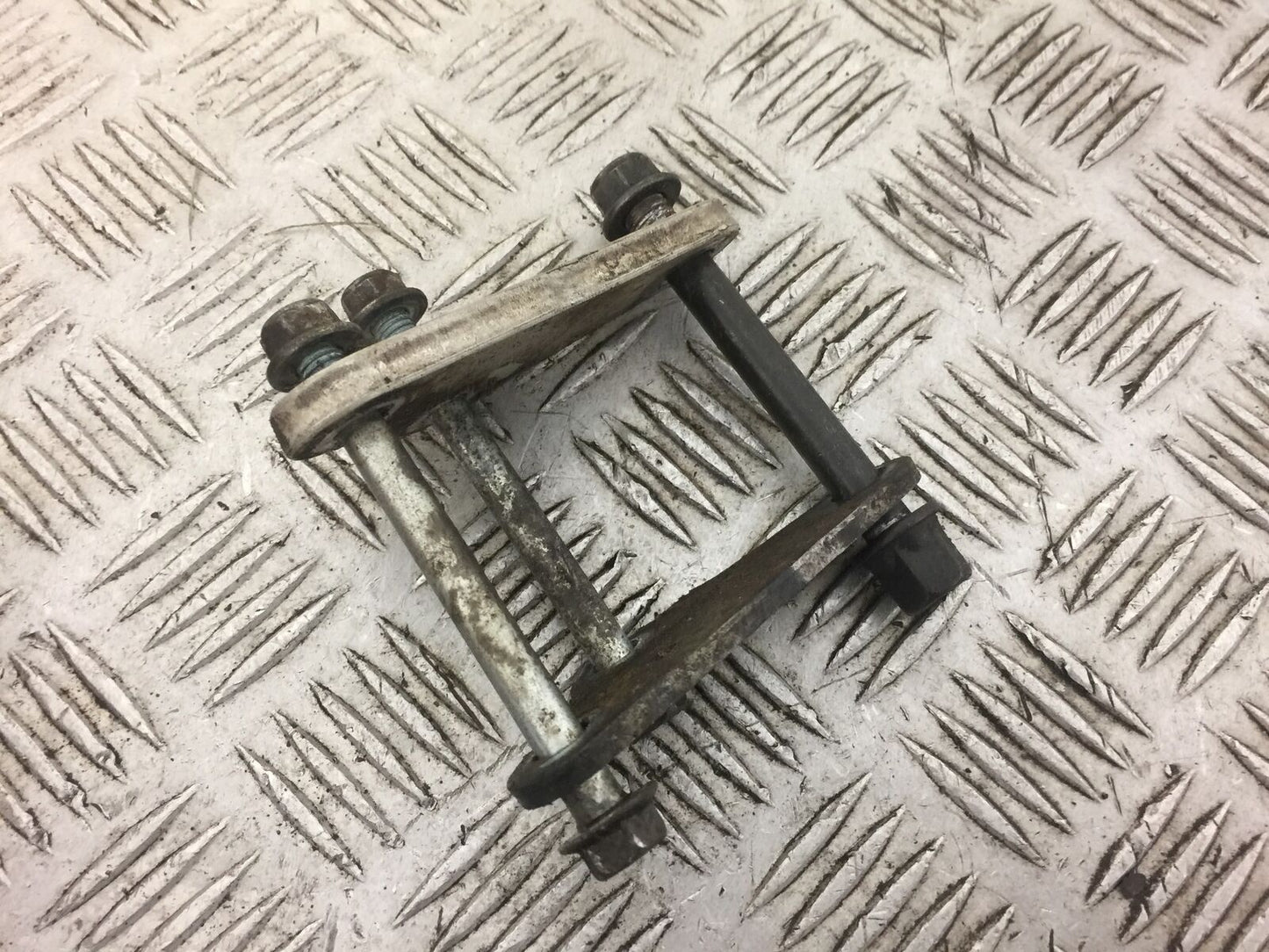 SUZUKI DRZ400 DRZ 400 ENGINE MOUNTS YEAR 2003 (STOCK 372)