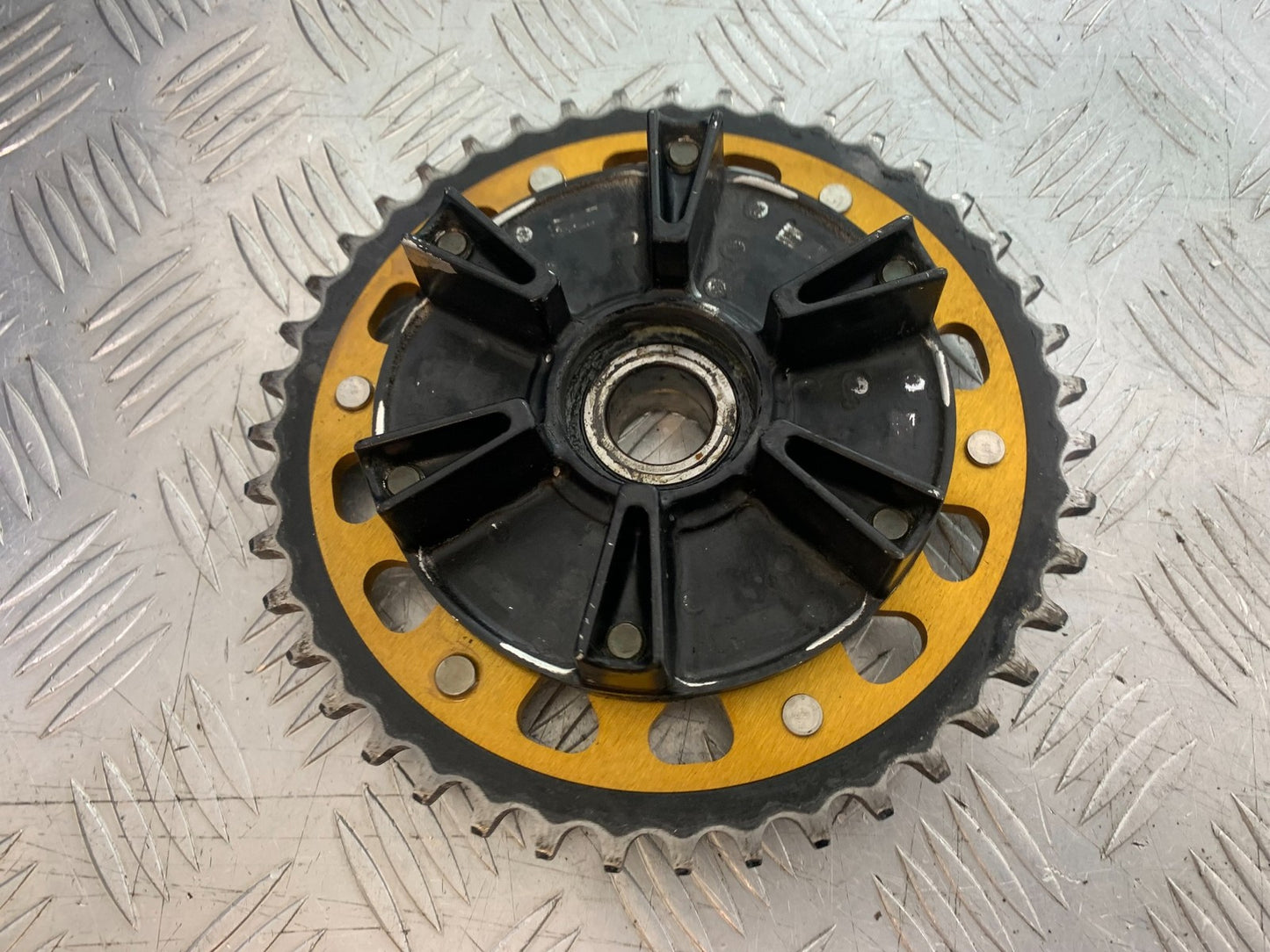 YAMAHA YZF R1 4XV REAR SPROCKET CARRIER YEAR 1998-99 (CMB1291)
