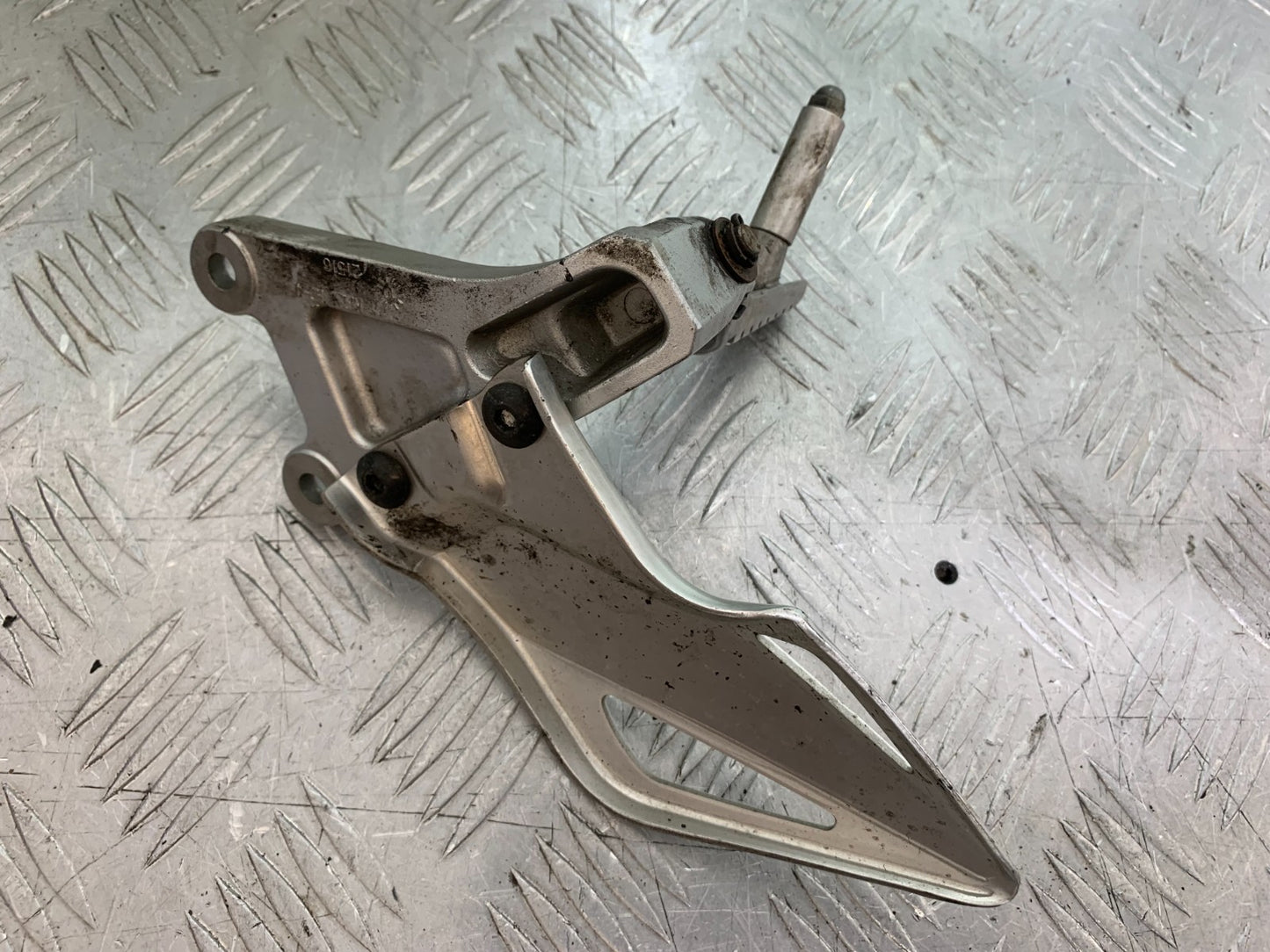 HONDA CBR1000 RR FRONT LEFT HANGER YEAR 2008-2011 (CMB1330)