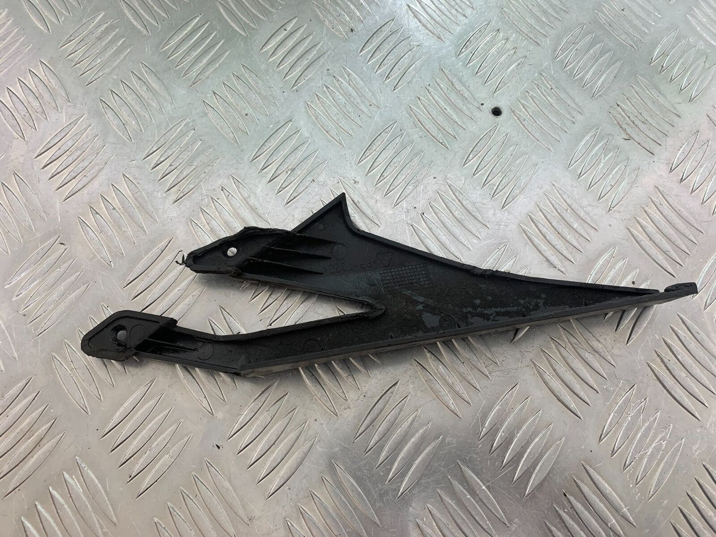 APRILIA RS4 125 CHAIN GUARD YEAR 2011-2016 (STOCK 994)