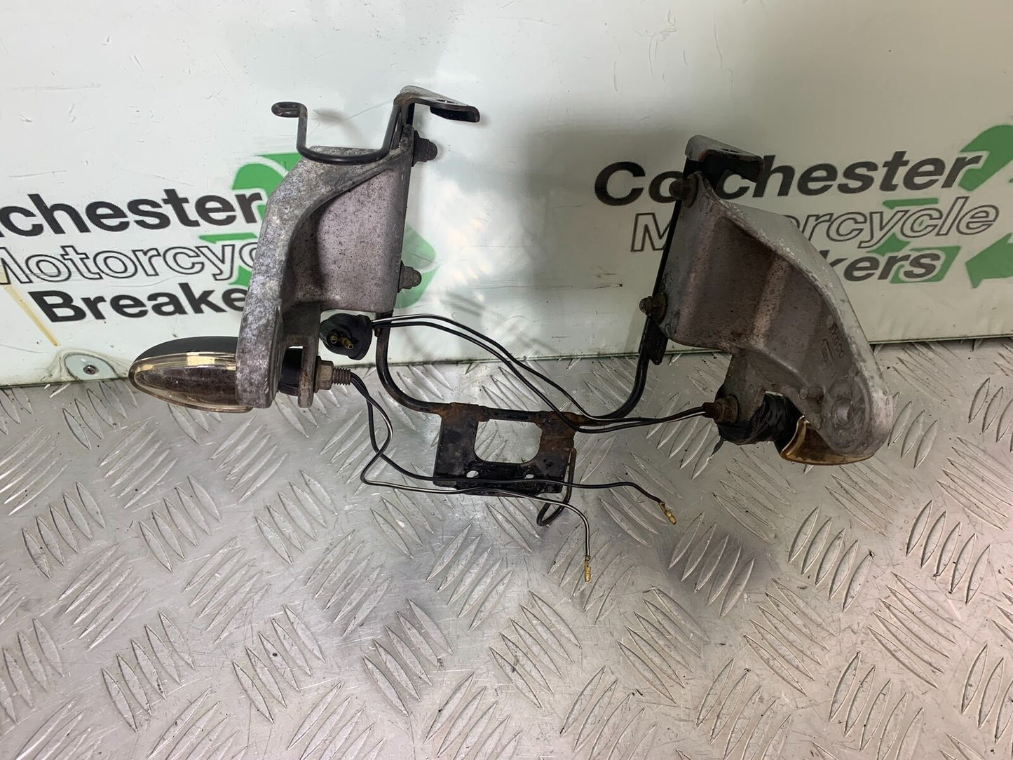 YAMAHA XJR1300 XJR 1300 HEADLIGHT BRACKET YEAR 1999-2003 (CMB1119)