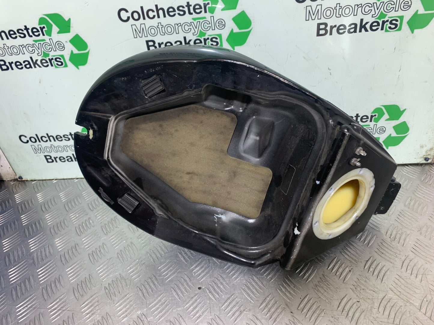 TRIUMPH 1050 SPEED TRIPLE PETROL TANK YEAR 2005-2007 (CMB1322)