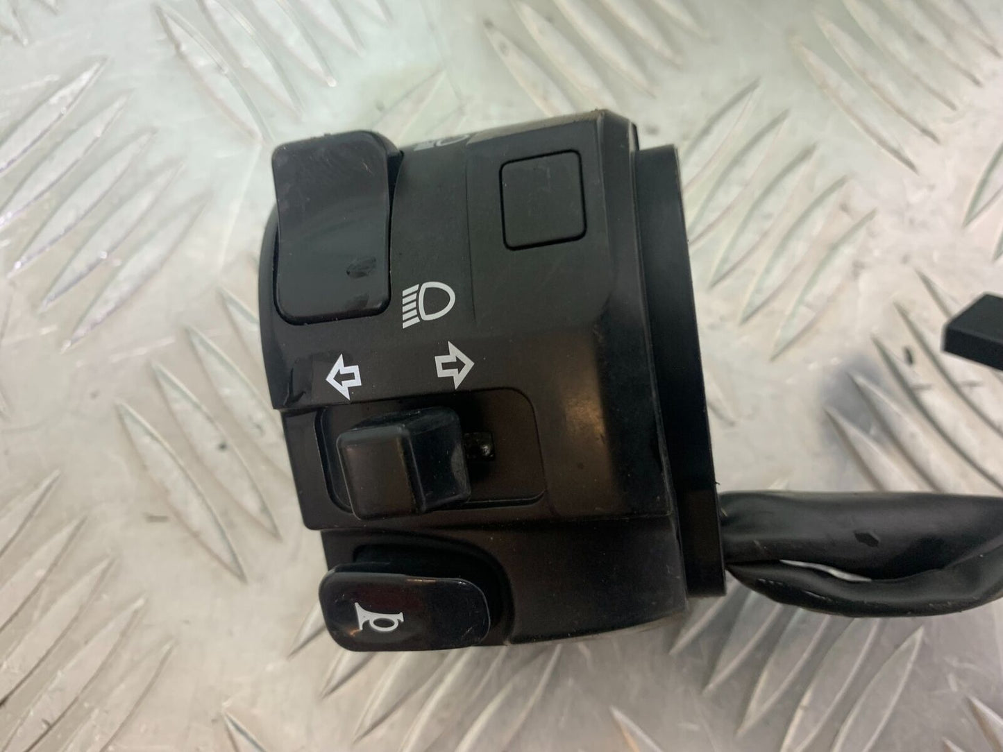 KAWASAKI Z300 ER300 LEFT SWITCH GEAR YEAR 2016-2018 (CMB1056)