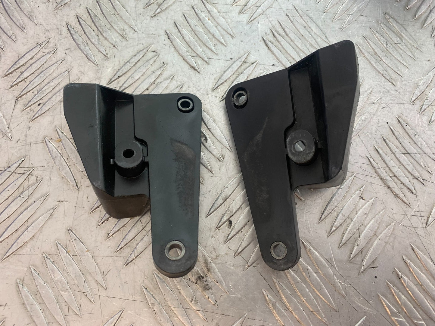 YAMAHA YZF R1 14 B BIG BANG LEFT & RIGHT BRACKETS 2009-14 (CMB1175)