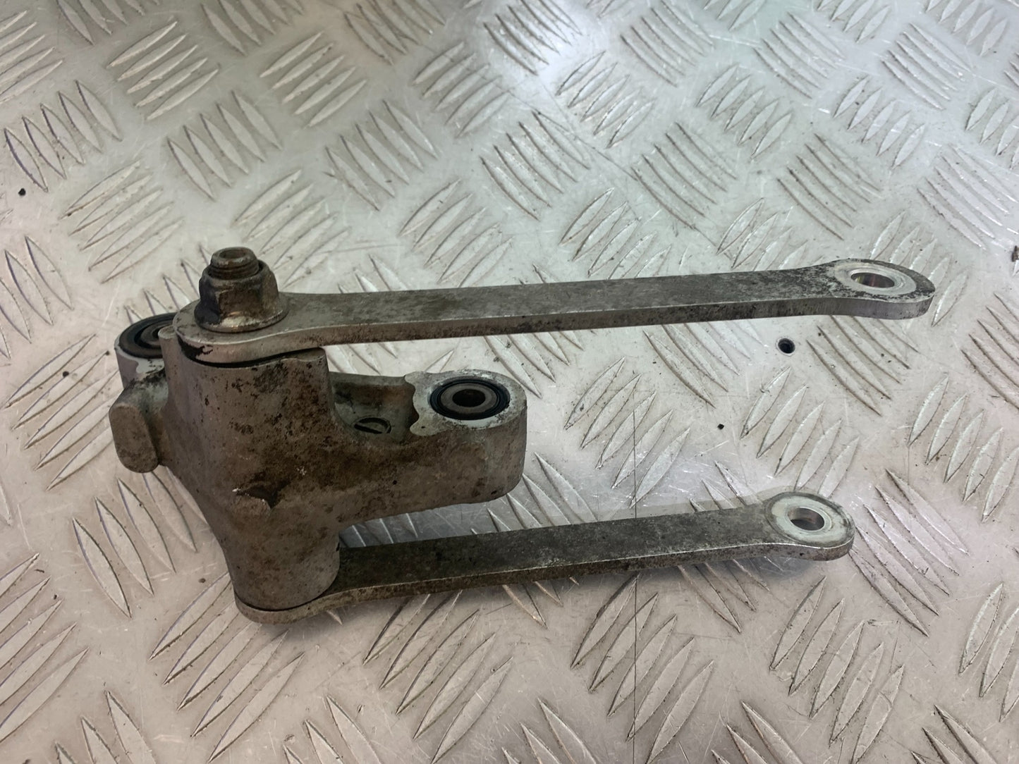 KAWASAKI ZX6R REAR SHOCK LINKAGE YEAR 2009-2012 (CMB1136)