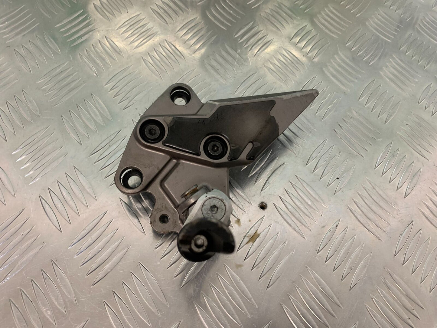 KAWASAKI Z1000 SX FRONT LEFT HANGER YEAR 2011-16 (STOCK 942)