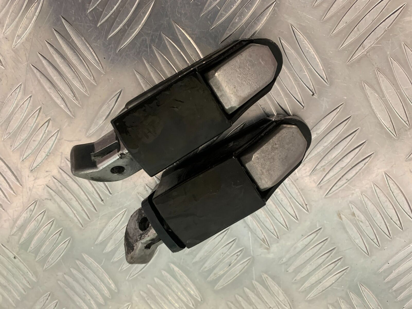 TRIUMPH TIGER 800 XCX REAR FOOTPEGS YEAR 2015-2017 (STOCK 966)