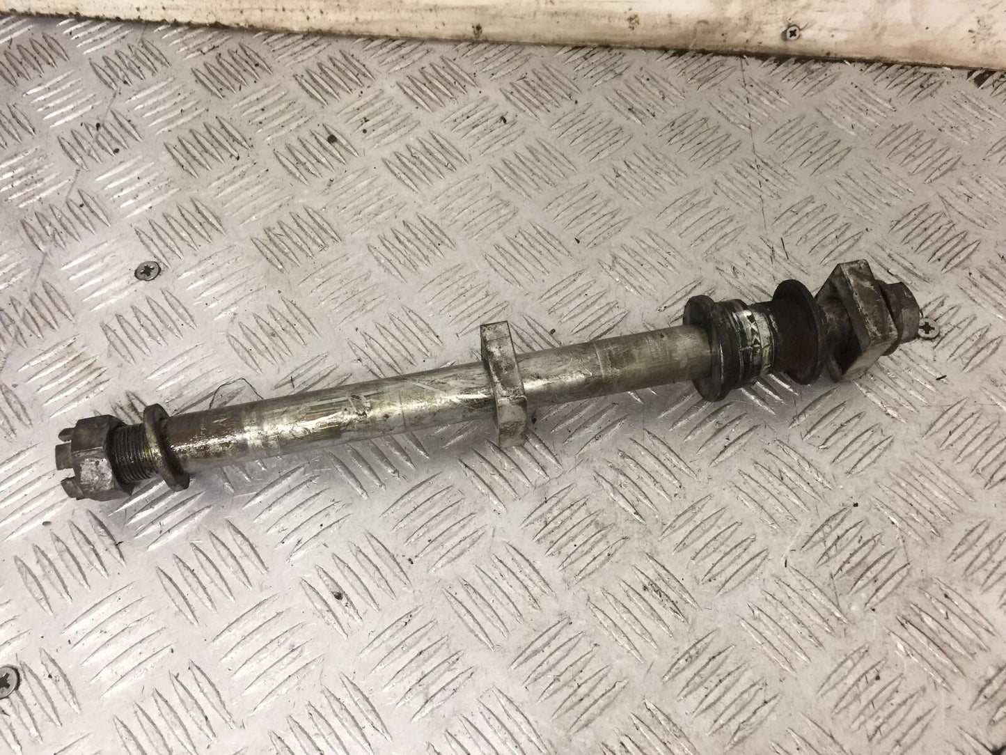 KAWASAKI ZX9R ZX9B REAR WHEEL SPINDLE YEAR 1994 (STOCK 860)