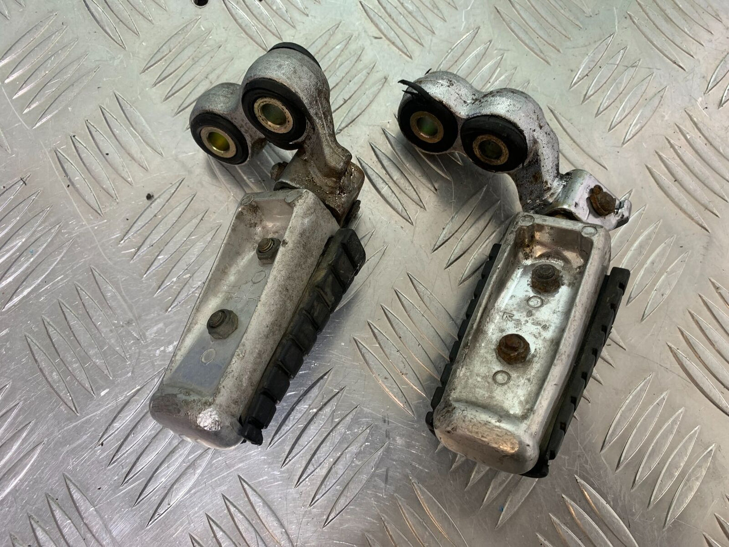 YAMAHA XV750 XV 750 VIRAGO FRONT FOOTPEGS YEAR 1992 (CMB1016)