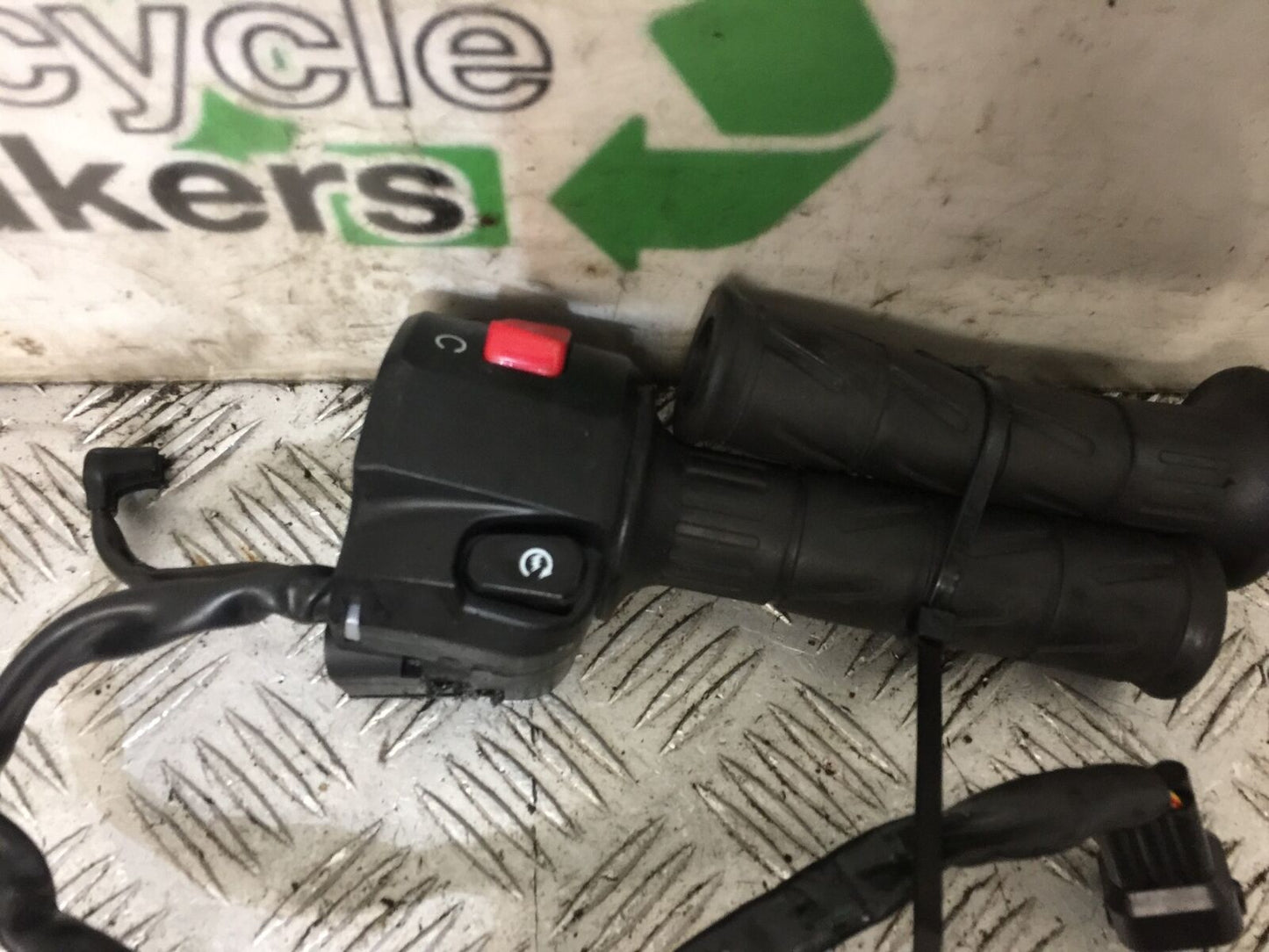 KAWASAKI VN 650 VULCAN RIGHT SWITCH GEAR YEAR 2017-2021 (STOCK 811)