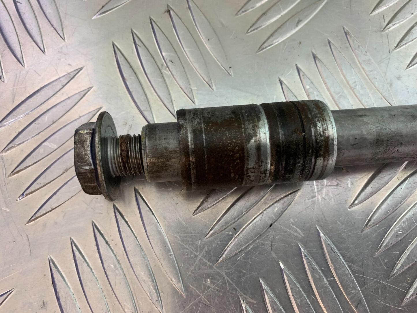 HONDA CBR1100 BLACKBIRD FRONT WHEEL SPINDLE YEAR 1996-1998 (CMB1017)