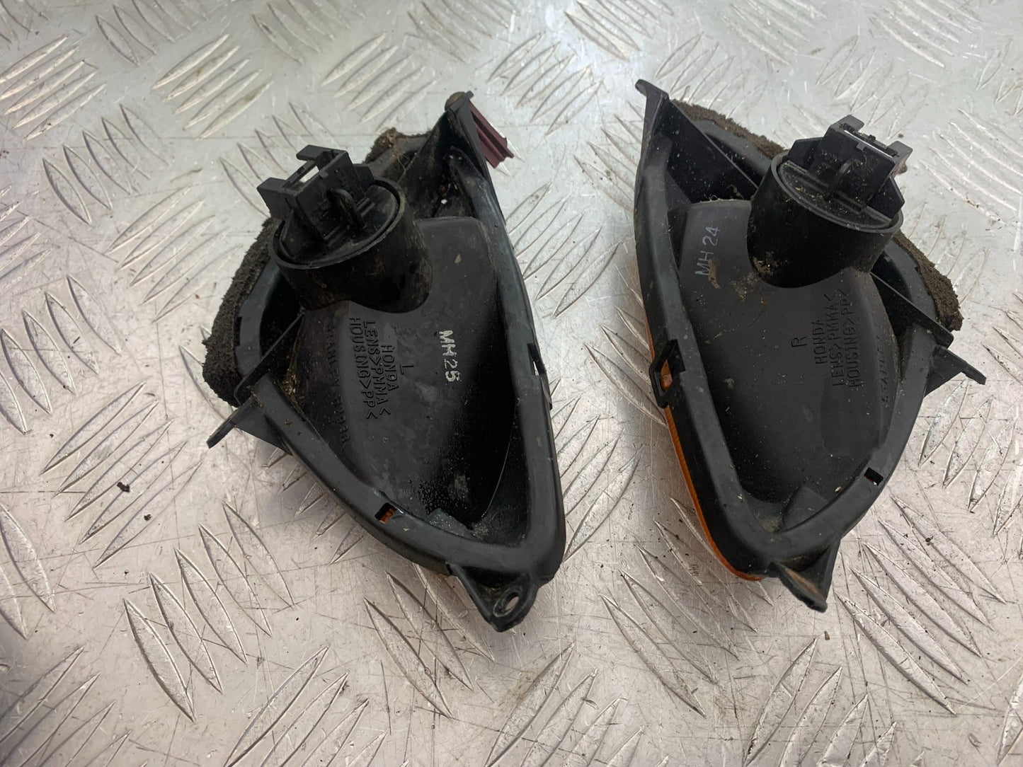HONDA NT650 V DEAUVILLE FRONT INDICATORS YEAR 1999 (CMB1268)