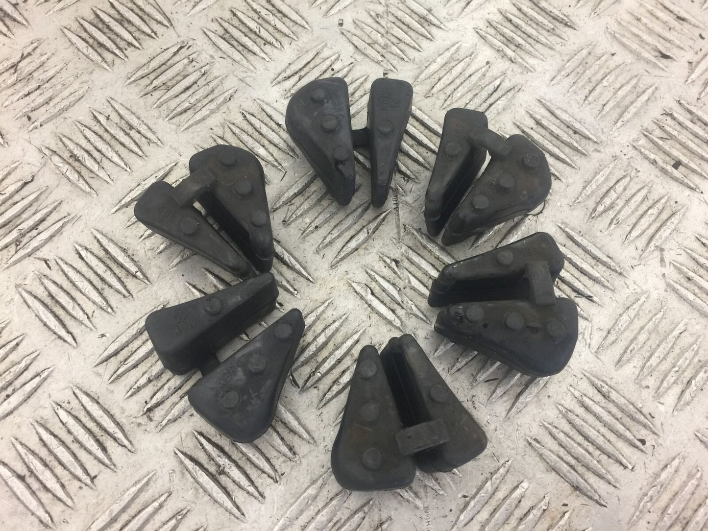 YAMAHA MT07 MT 07 CUSH DRIVE RUBBERS YEAR 2018 (STOCK 364) ABS