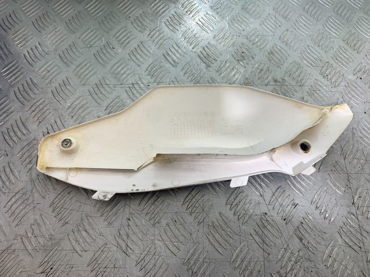 KAWASAKI KXF450 KXF 450 RIGHT SEAT PANEL YEAR 2013 CMB1217)