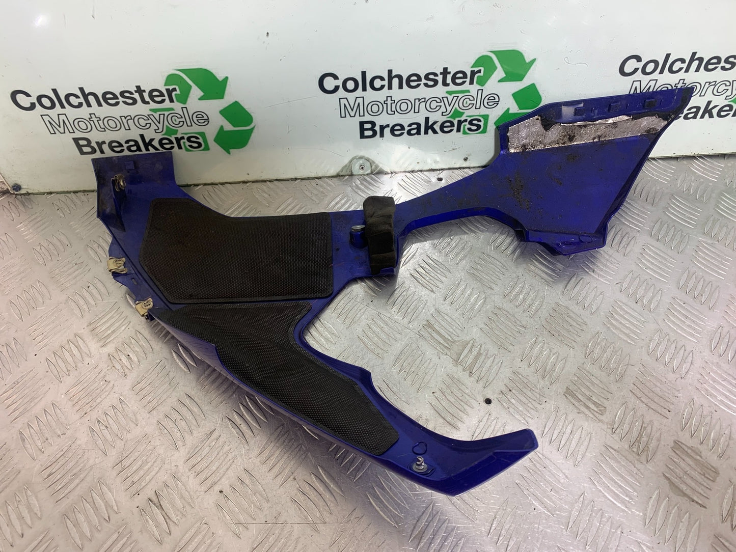 YAMAHA YZF R1 LEFT LOWER FAIRING PANEL YEAR 2004-2006 (CMB1155)
