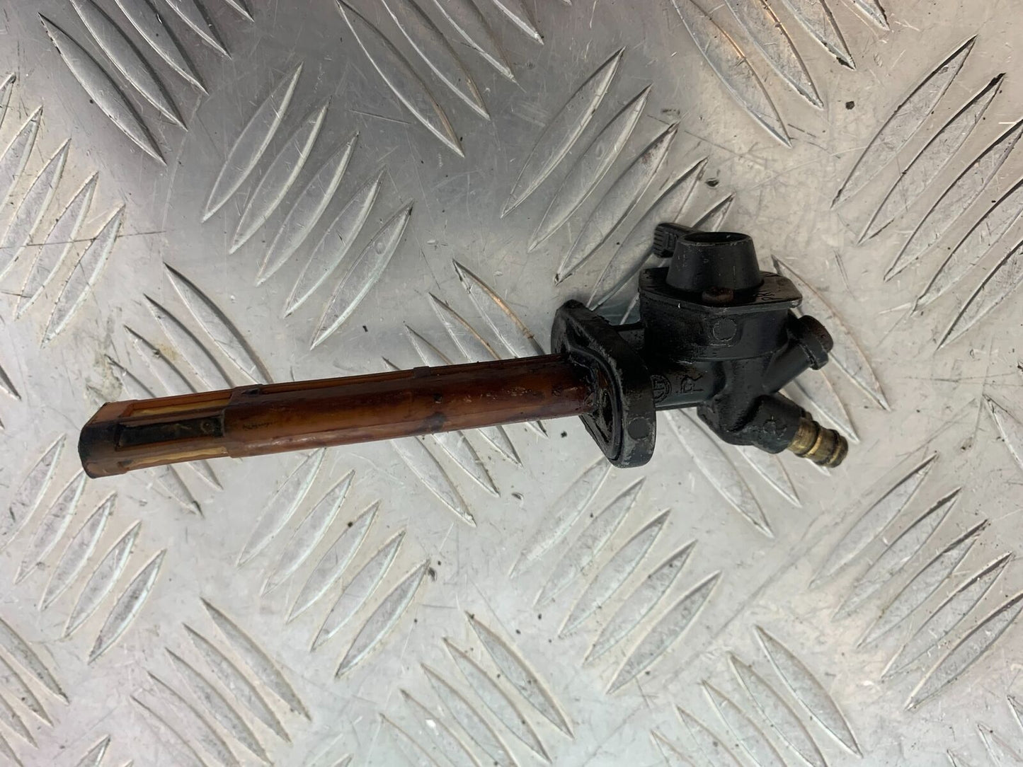 YAMAHA XS1100 MIDNIGHT SPECIAL PETROL TAP YEAR 1980-1982 (CMB1122)