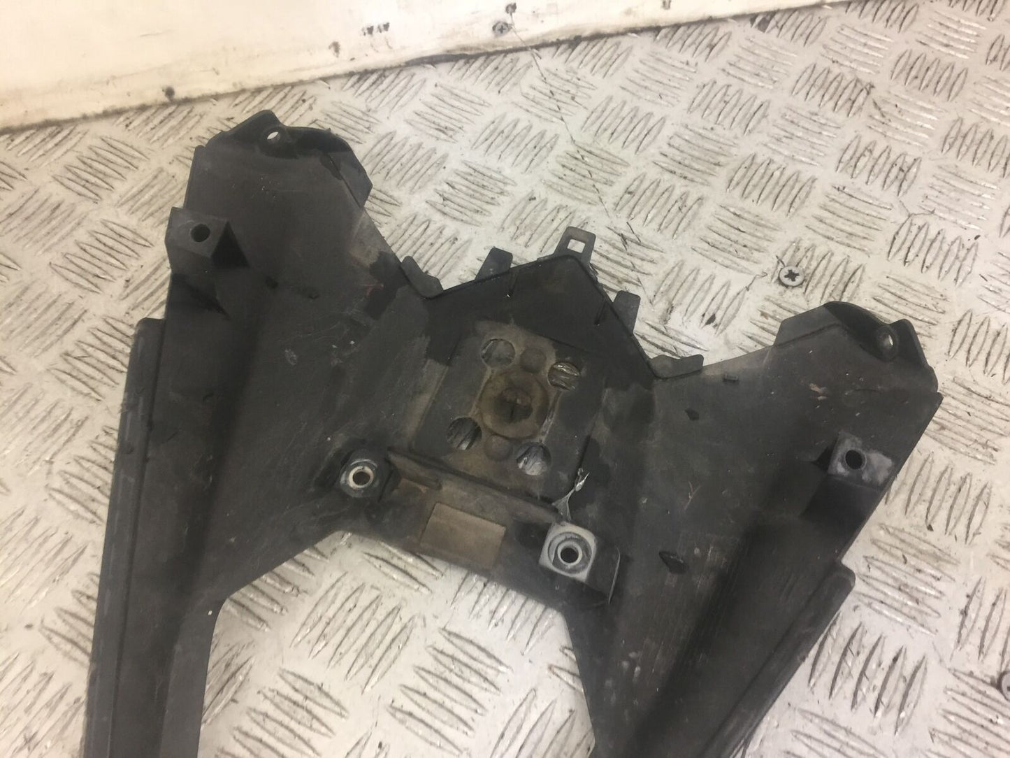 YAMAHA R6 LOWER LIGHT INFILL PANEL YEAR 2008-2014 (STOCK 637)