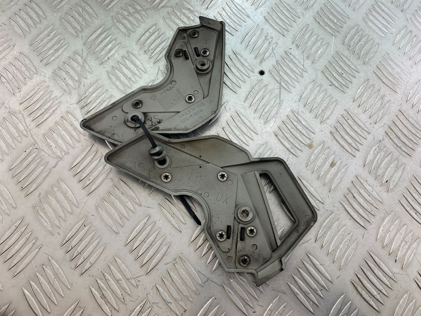 APRILIA 650 PAGASO STRADA LEFT AND RIGHT HEEL PLATES YEAR 2005-2010 (CMB1057)